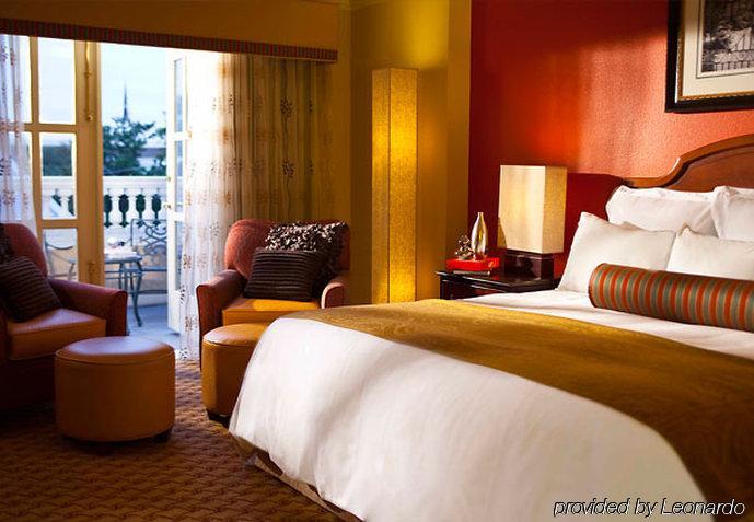 The Lindy Renaissance Charleston Hotel Экстерьер фото